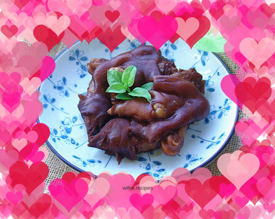 Sauce-flavored pork trotters