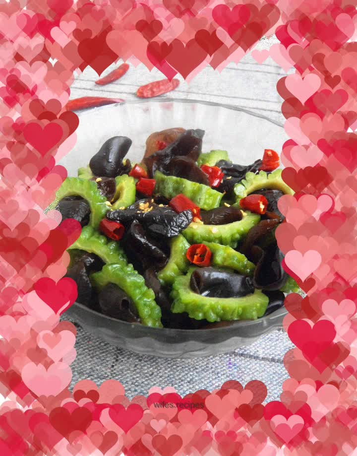 Black fungus mixed with bitter melon