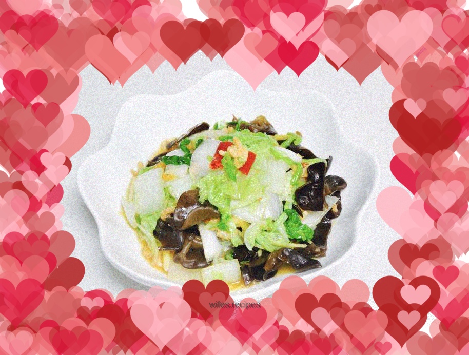 Stir-fried shrimps with spicy and sour cabbage and fungus