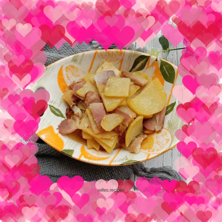 Stir-fried potato slices with bacon