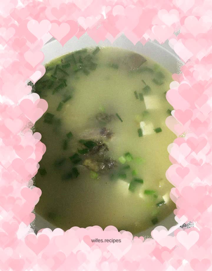 Crucian carp tofu soup