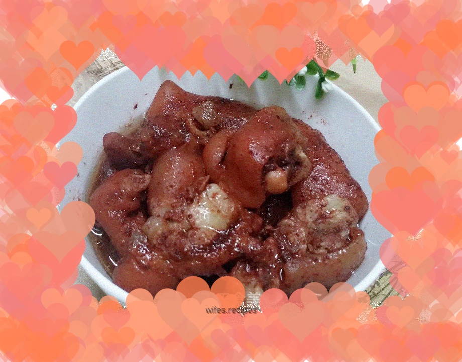 Braised pork trotters with wine lees