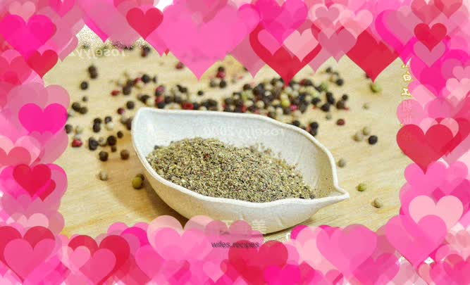 Mixed black and white pepper