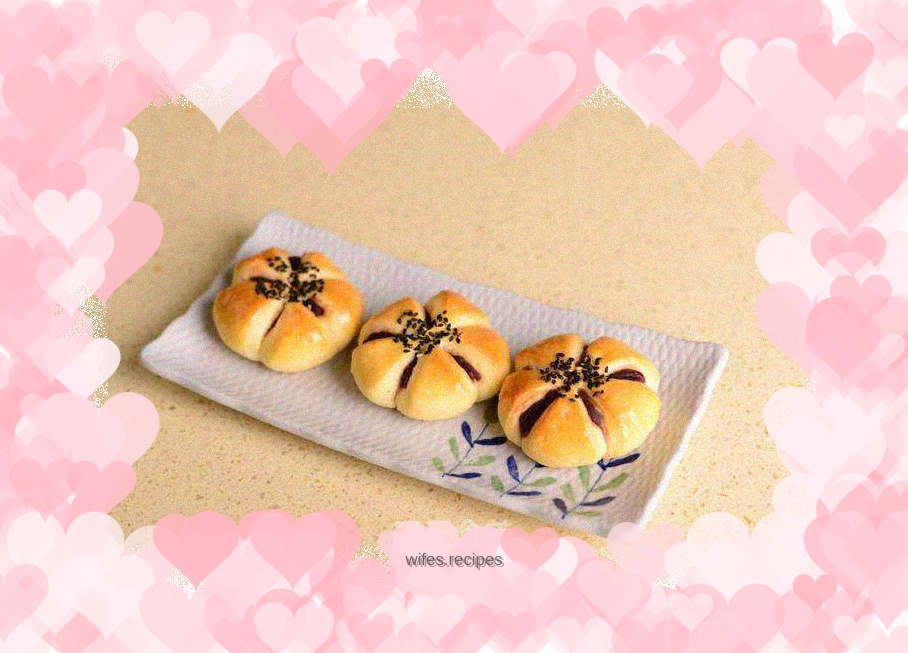 Flower bean paste bread