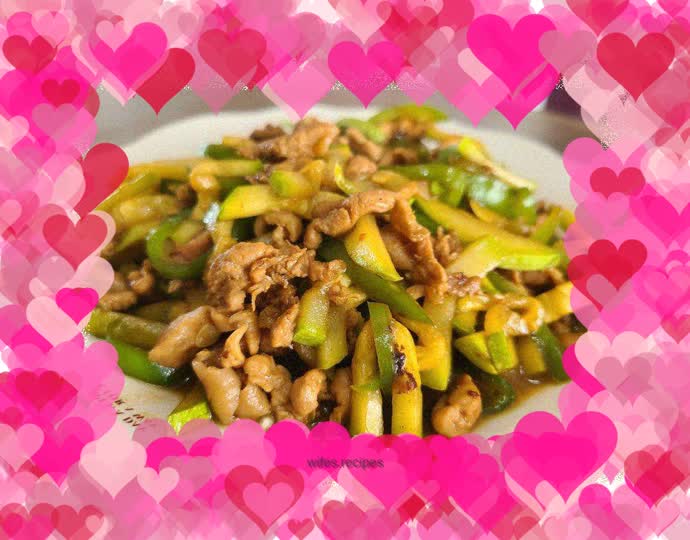 Stir-fried shredded chicken with zucchini
