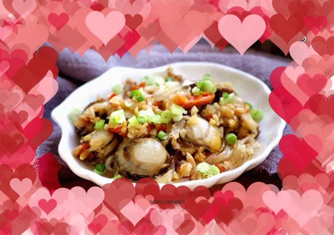 Steamed scallops with minced pepper and garlic vermicelli