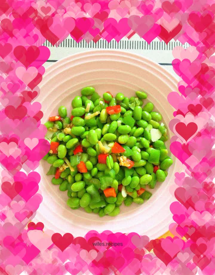 Stir-fried edamame with green pepper