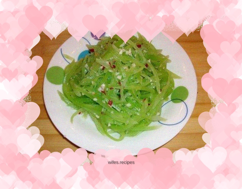 Shredded cold lettuce
