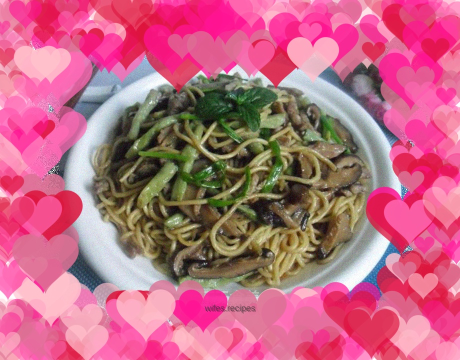 Braised noodles with white beans and mushrooms