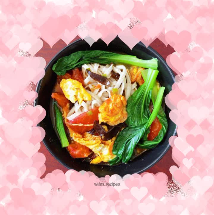 Tomato, egg and pea noodles