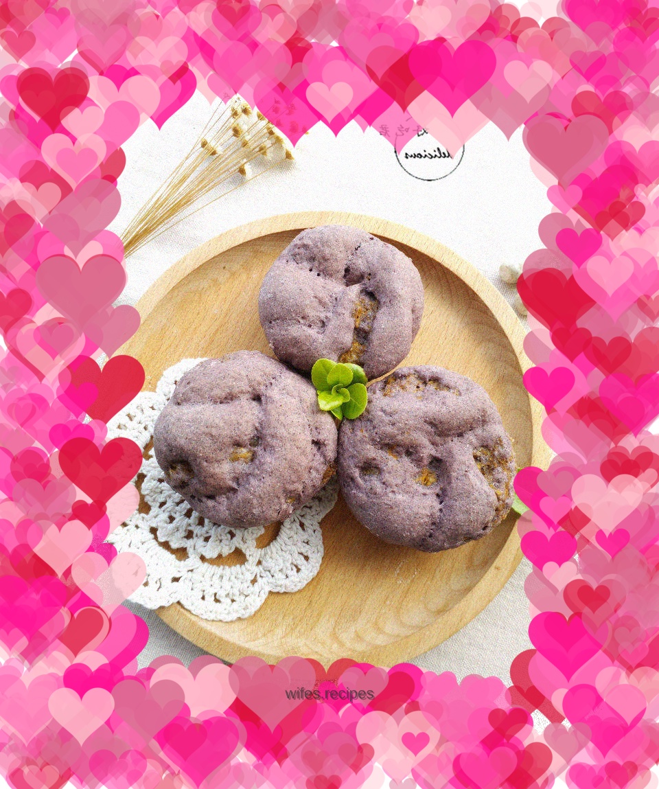 Black rice noodles and pumpkin buns