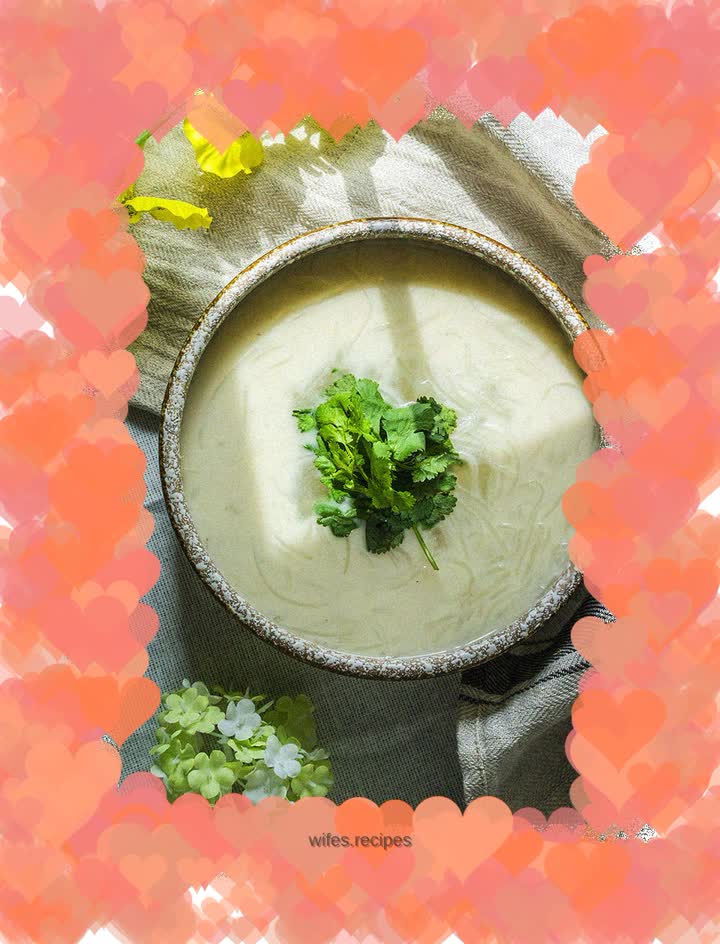 Spicy and sour shredded radish milk soup