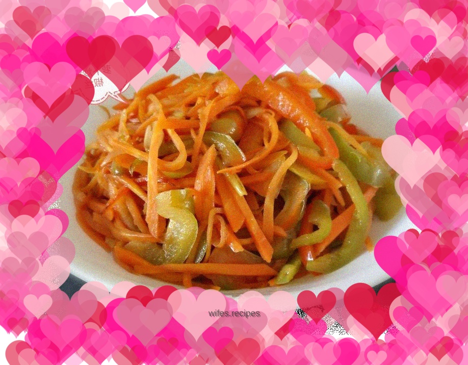 Fried carrots and green pepper shreds