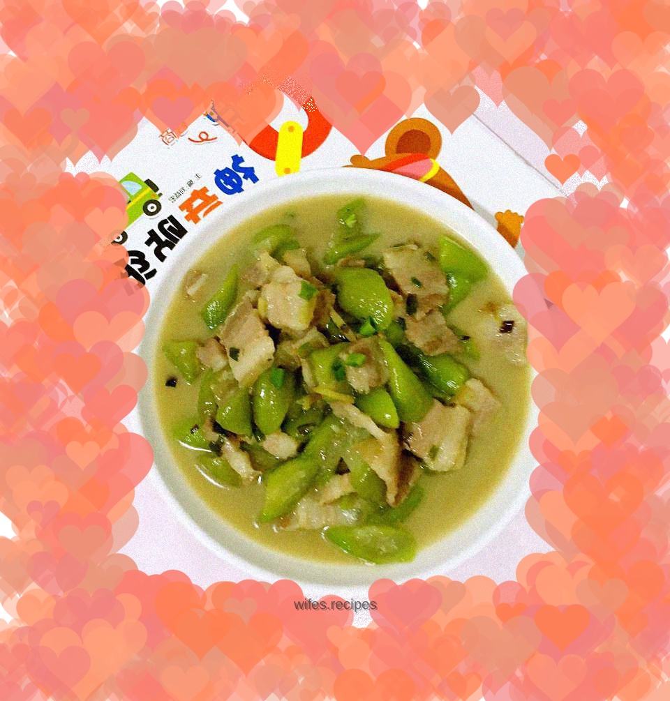 Stir-fried pork with loofah