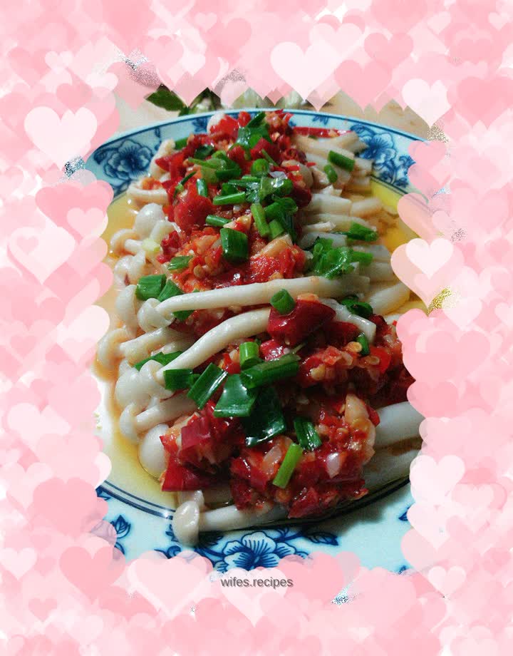 Chopped pepper and white jade mushroom