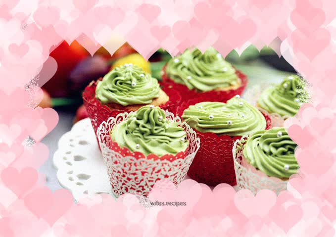 Oil-free and low-sugar matcha cupcakes