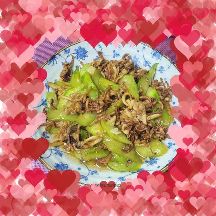 Stir-fried loofah with squid tentacles