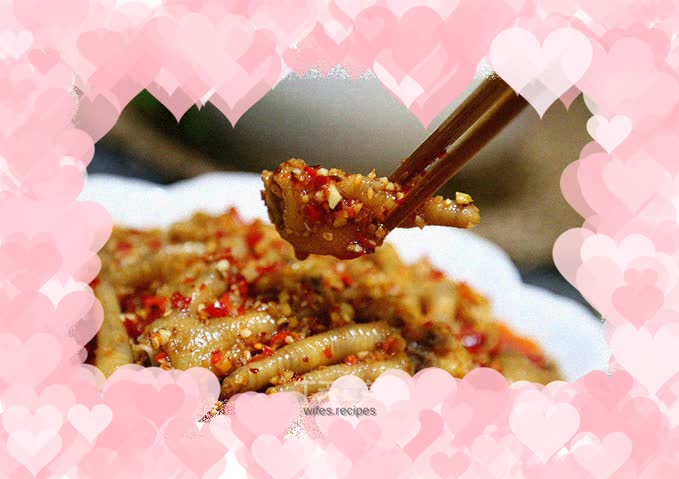 Chicken feet mixed with garlic