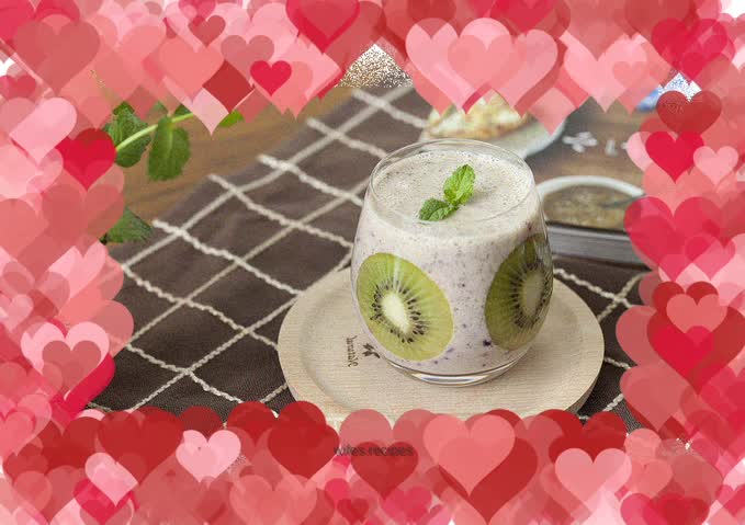 Kiwi Blueberry Smoothie