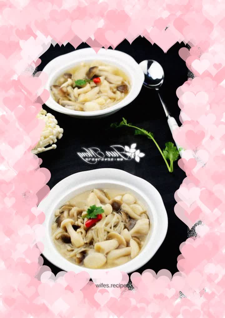 Fresh thick mushroom soup