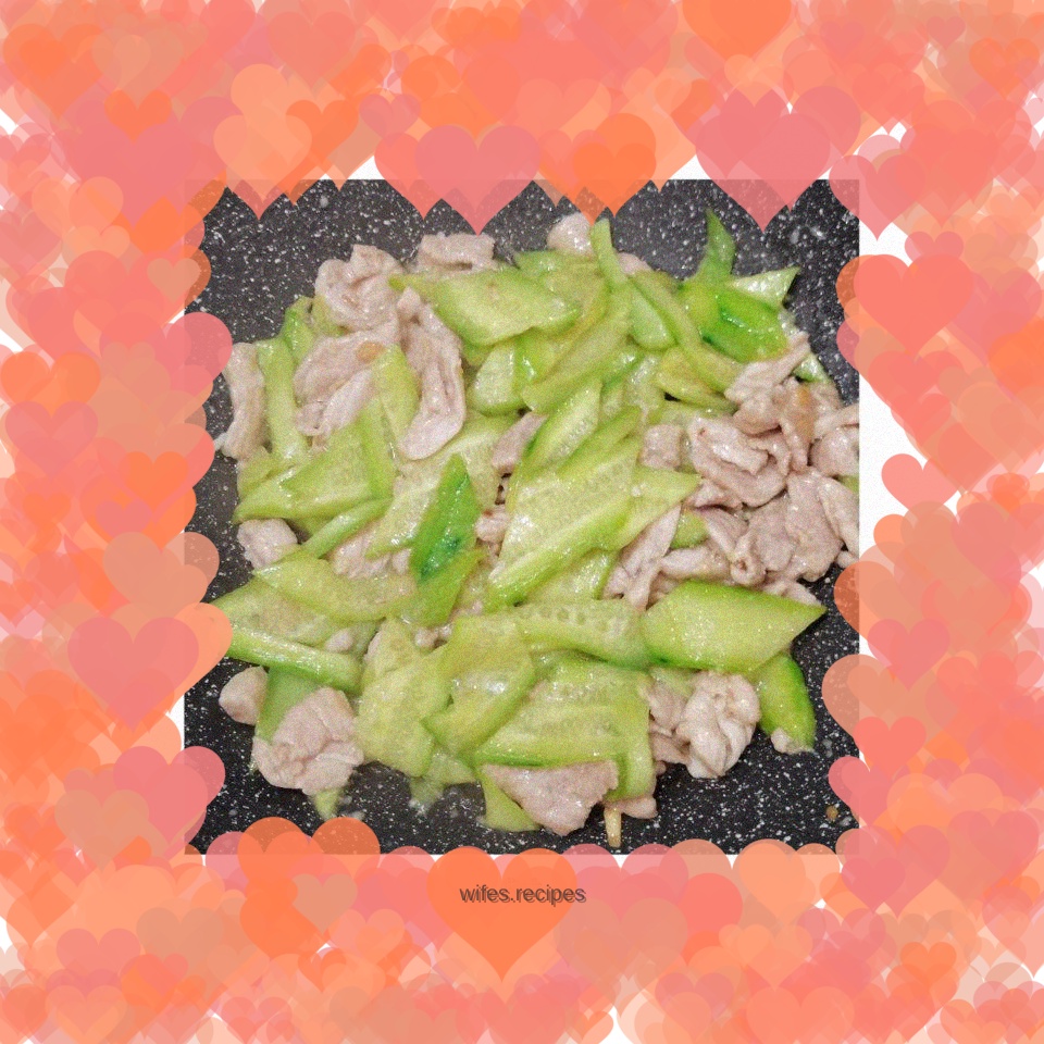 Stir-fried meat with cucumber