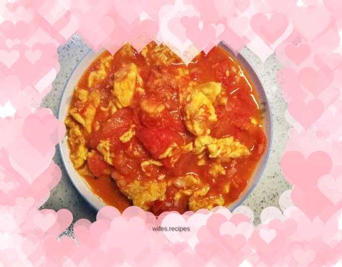 A simple classic dish - scrambled eggs with tomatoes