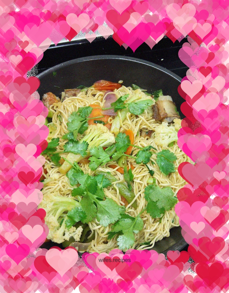 Dry-roasted pork ribs and braised noodles