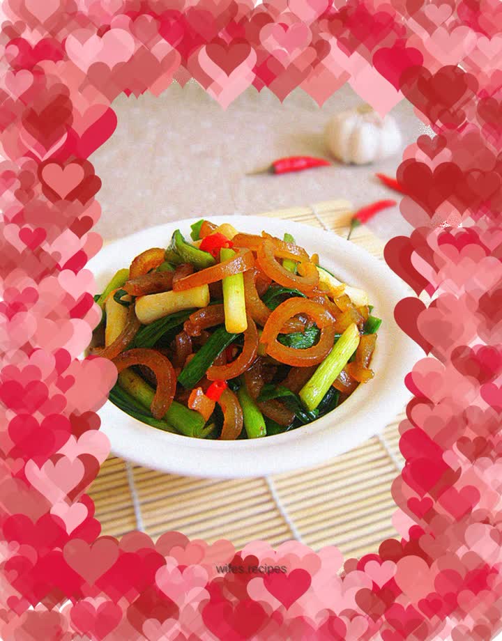 Braised pork skin with garlic sprouts