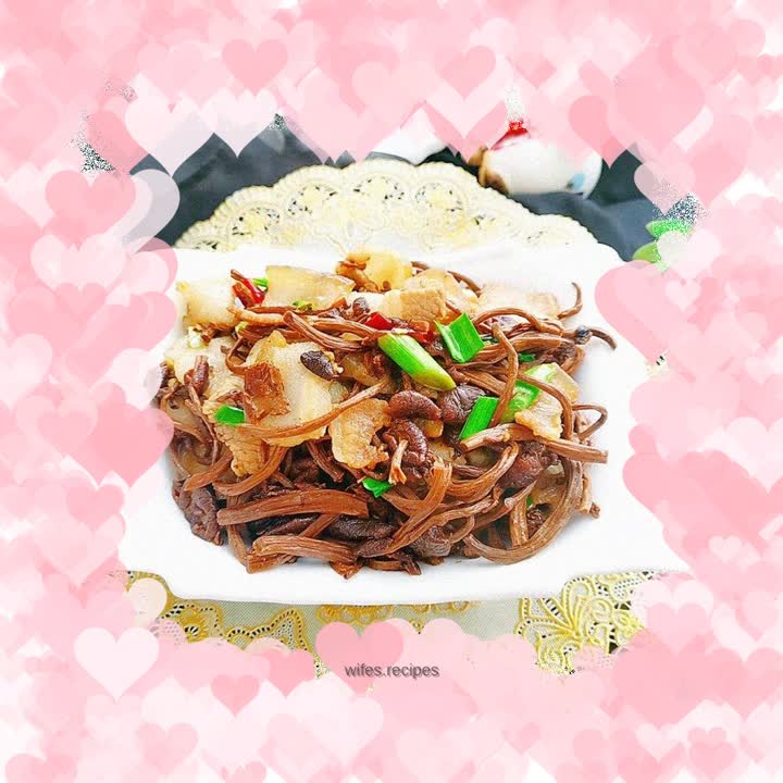 Stir-fried tea tree mushrooms