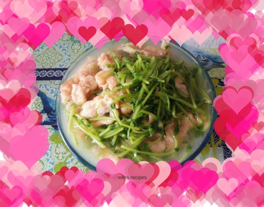 Crispy meat and bean sprouts soup