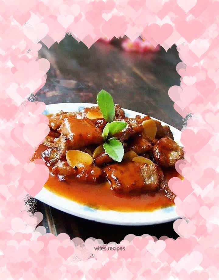 Pork slices with tomato sauce