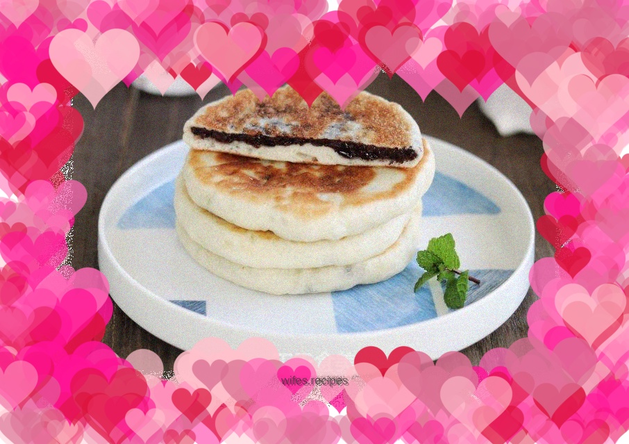 Black glutinous rice cake