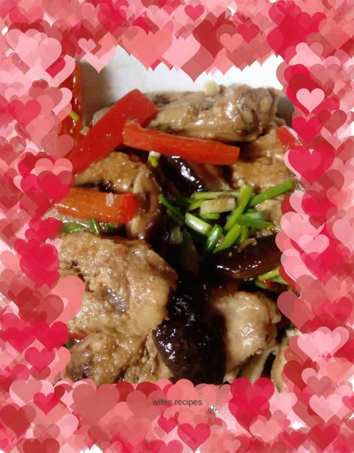 Fried chicken wings with fresh mushrooms