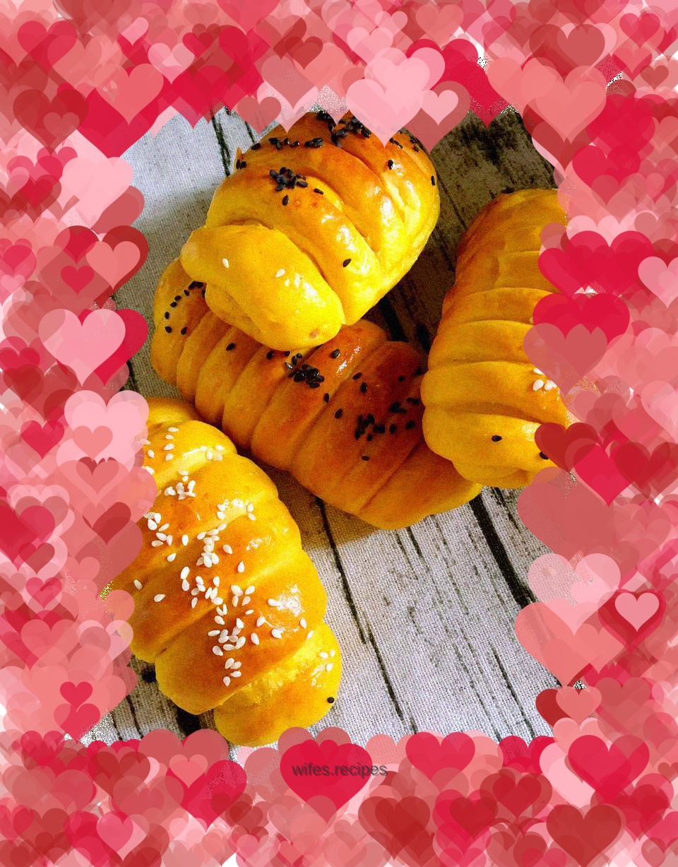 Pumpkin meat floss rolls and pumpkin bean paste rolls