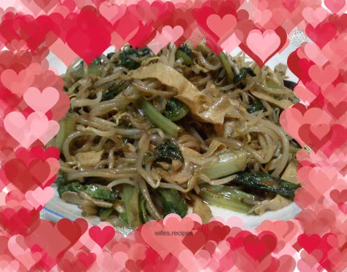 Stir-fried bean curd with mung bean sprouts, lettuce and vegetable