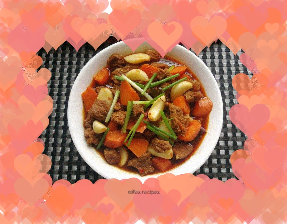 Braised Beef Tendon with Carrot and Garlic