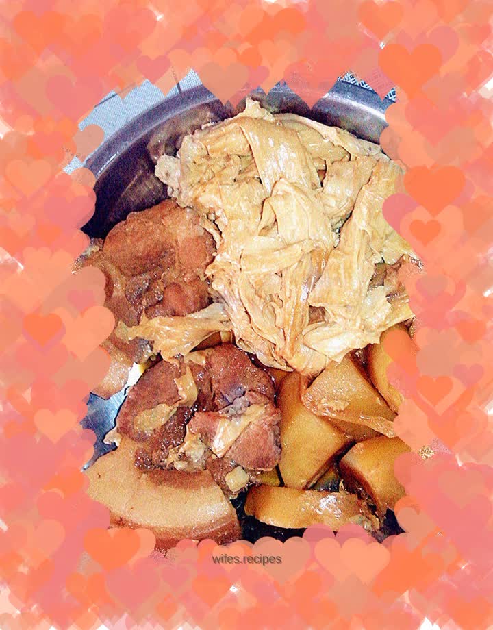 Casserole stuffed with meat