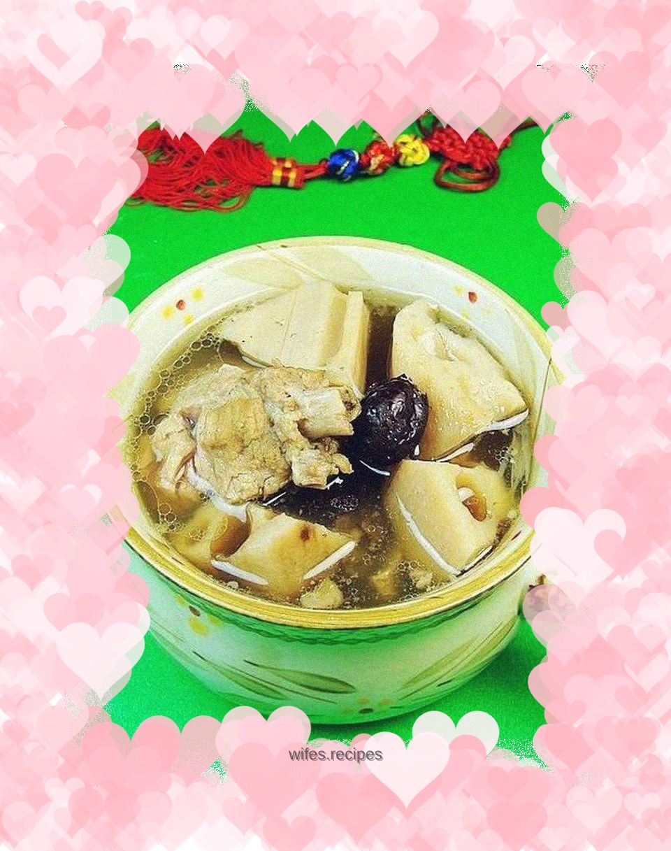 Braised pork ribs with red dates and lotus roots