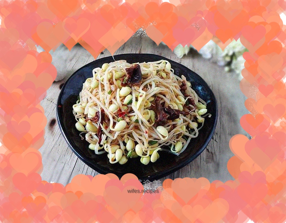 Soybean sprouts mixed with chicken and fir oil