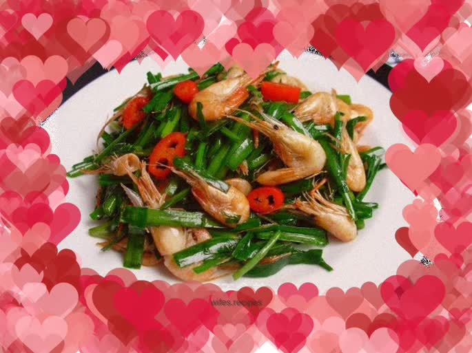 Stir-fried river shrimp with leeks