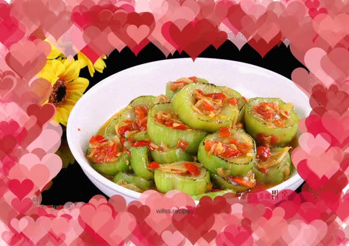 Fried loofah with chopped pepper