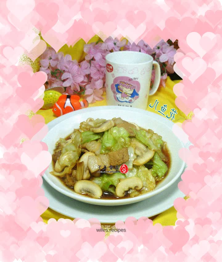 Stir-fried cabbage with pork belly and mushrooms