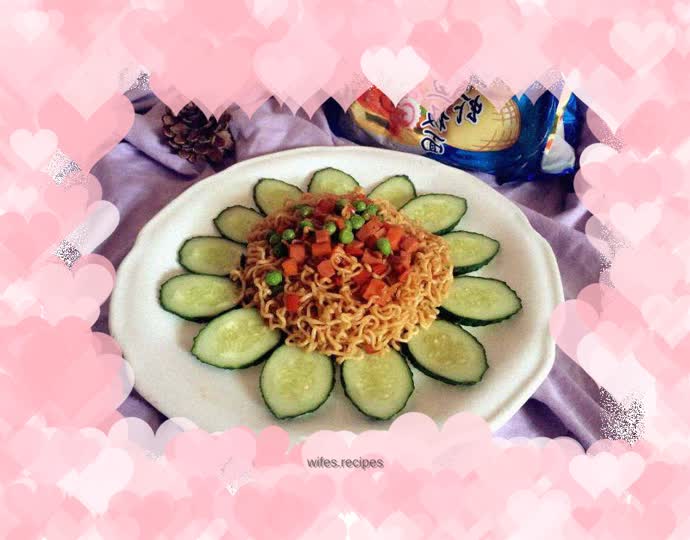 Different ways to eat instant noodles