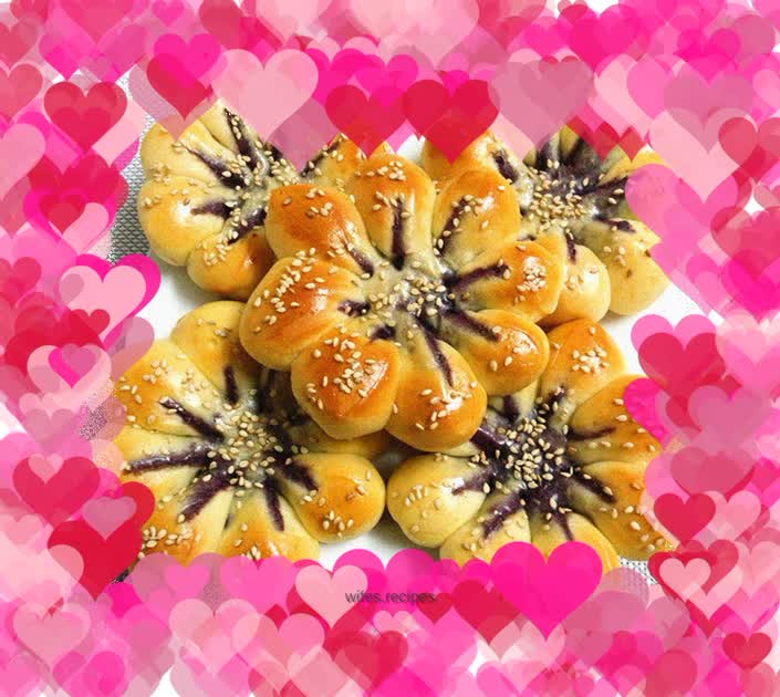 Purple sweet potato and chrysanthemum bread