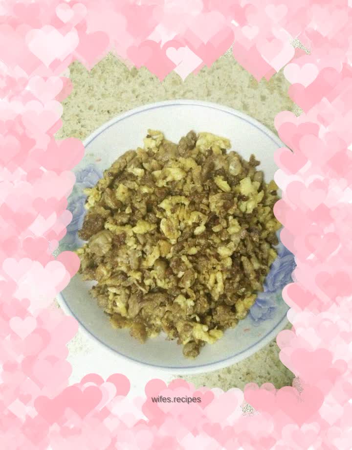 Fried eggs with minced meat