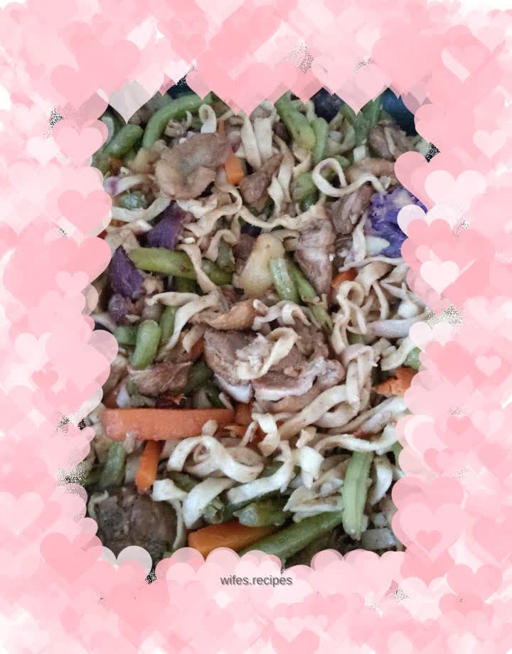 Braised noodles with purple sweet potato and green beans