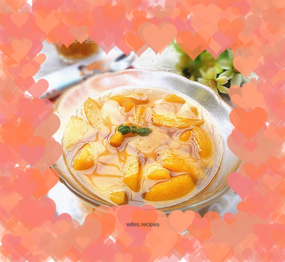 Yellow peach in sugar water