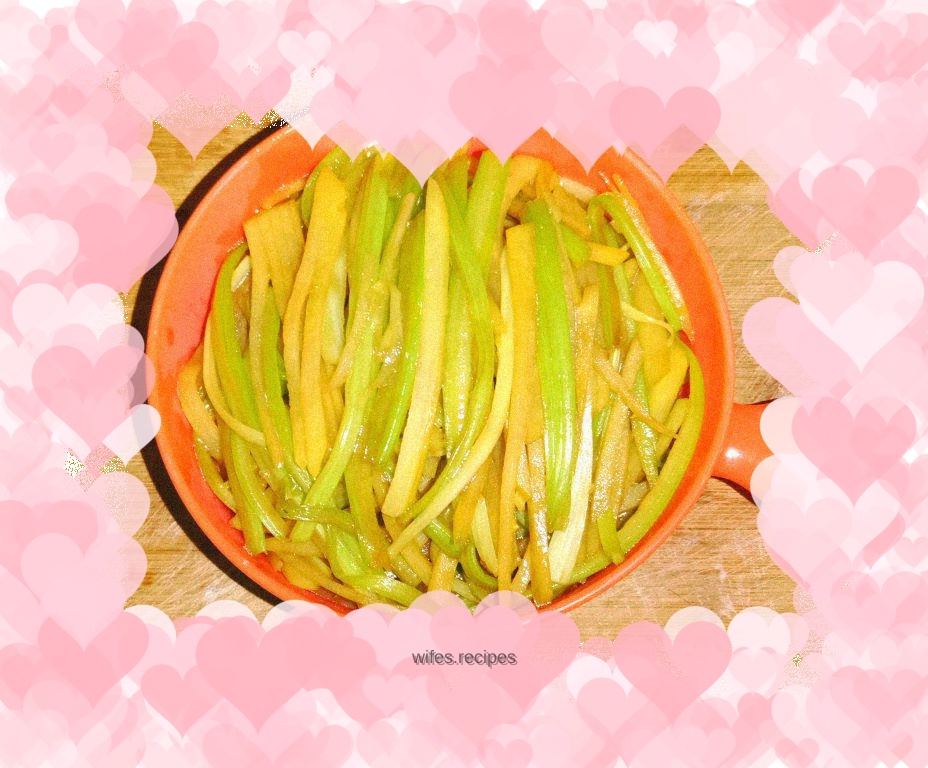 Stir-fried shredded potatoes with celery and oyster sauce