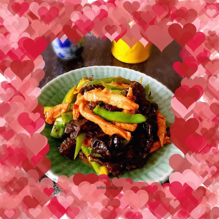 Chicken fillet with black fungus and green pepper