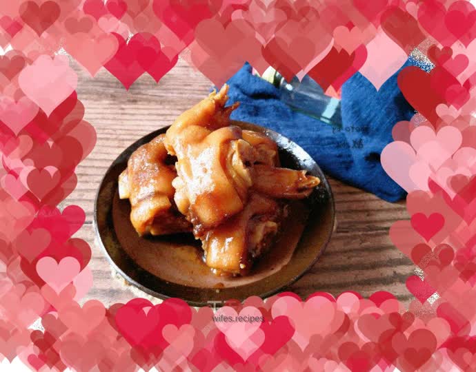 Braised pork trotters